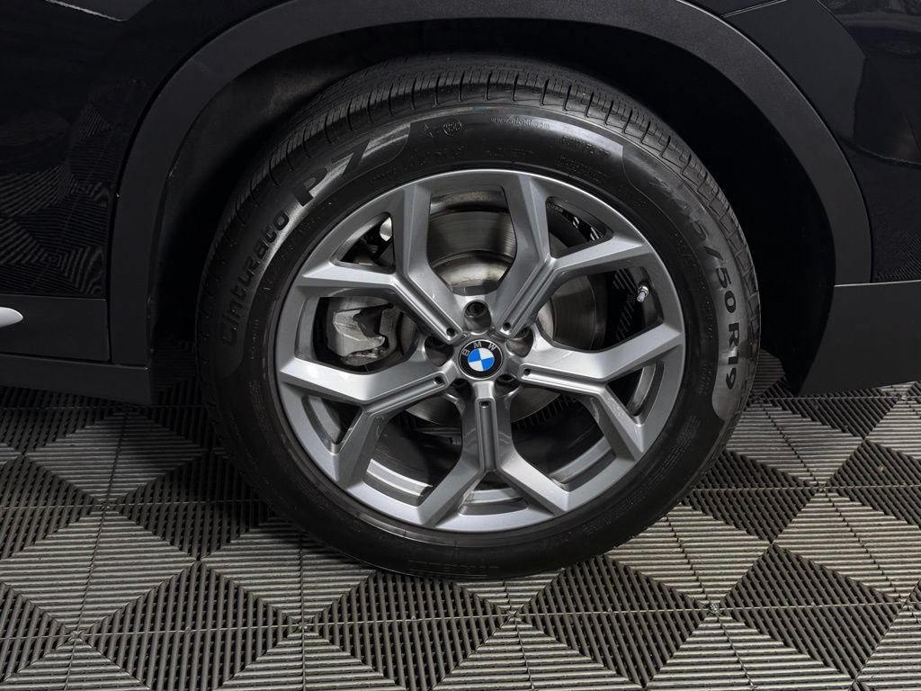 Used 2025 BMW X4 xDrive30i AWD/4WD image 10