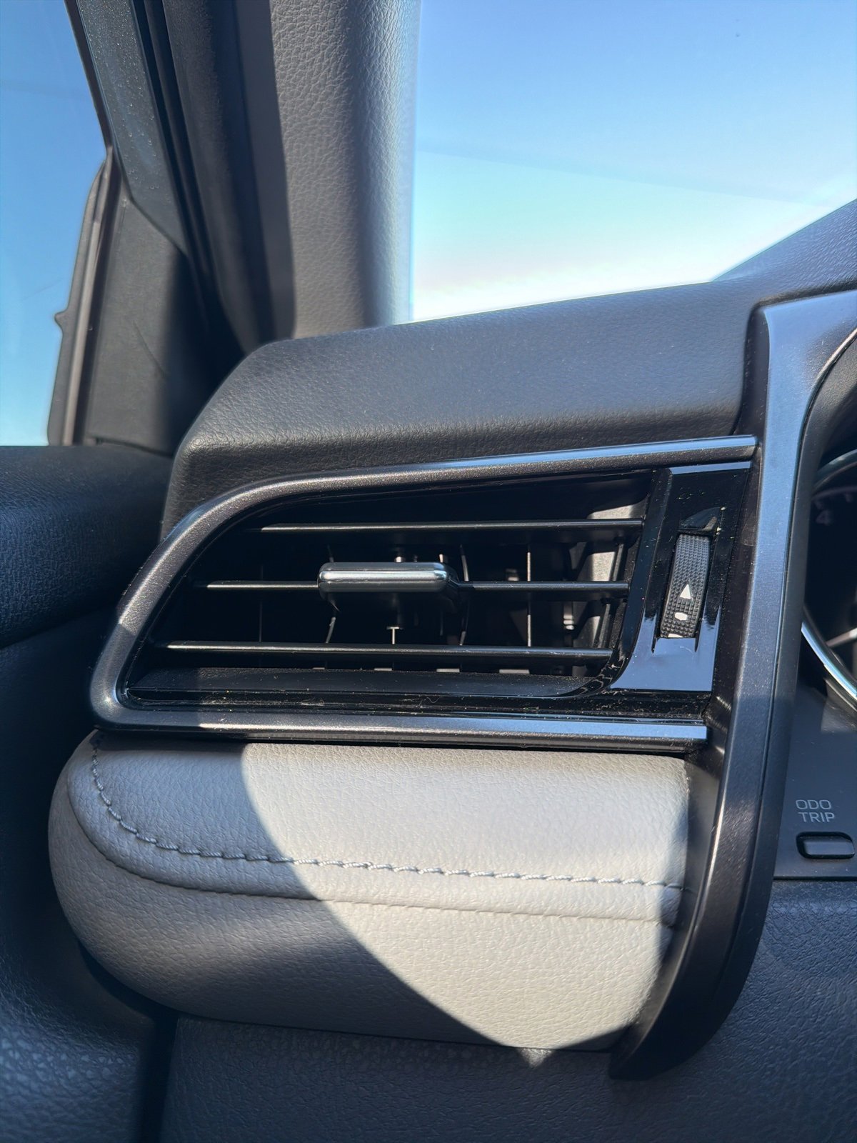 Used 2020 Toyota Camry LE image 47