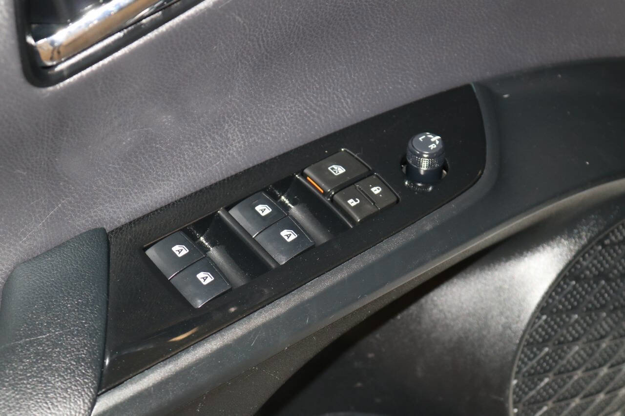 Used 2018 Toyota Prius Three image 61