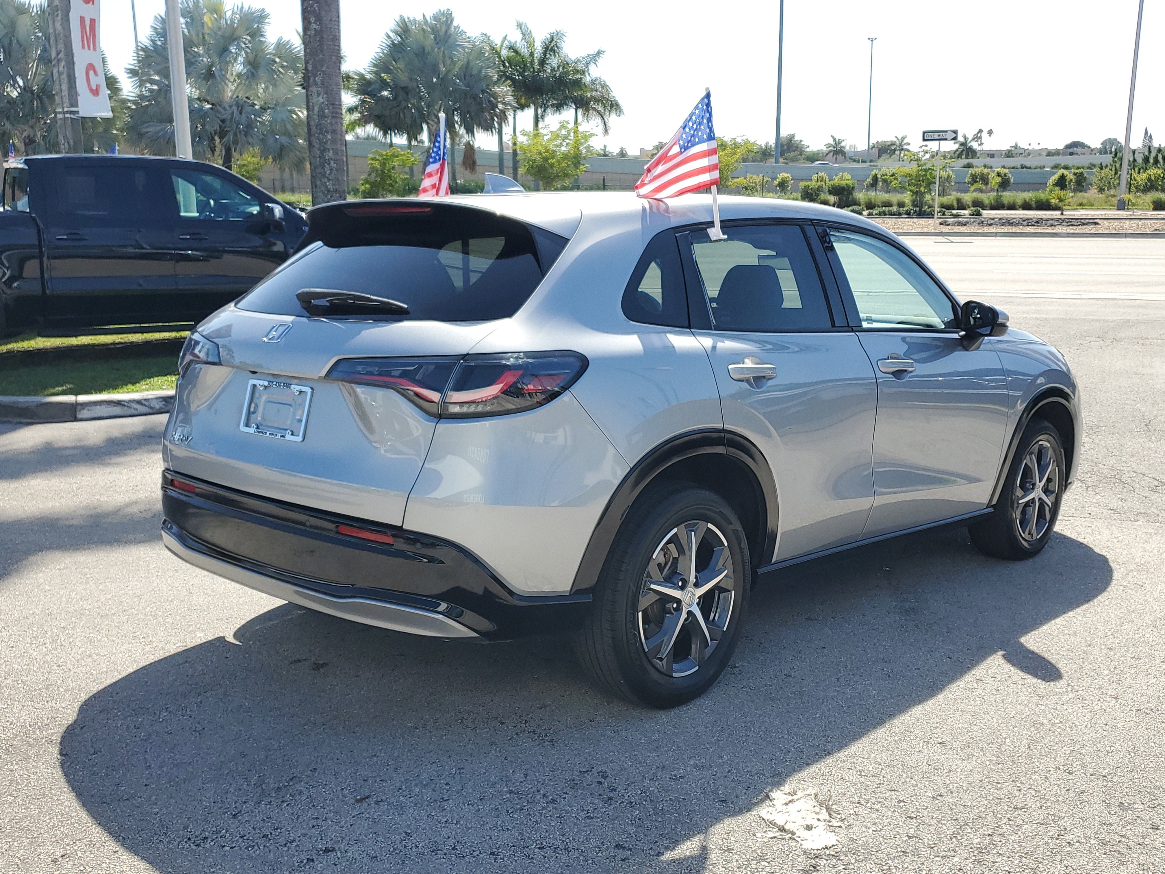 Used 2023 Honda HR-V EX-L image 5