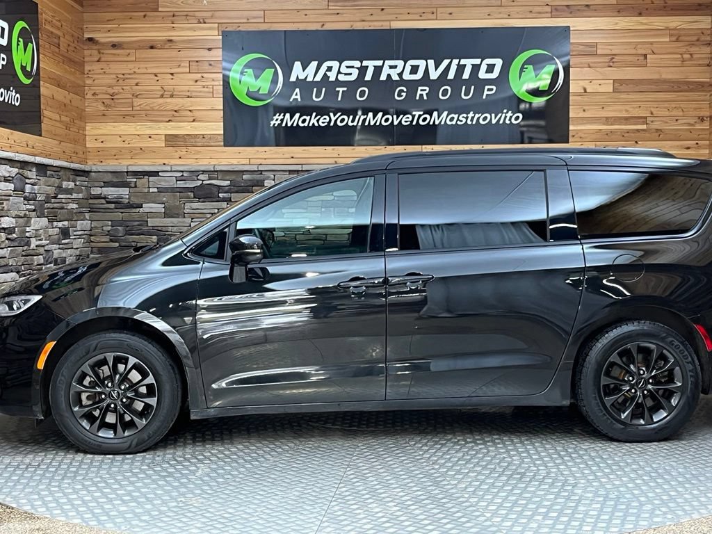 Used 2022 Chrysler Pacifica Touring-L w/ S Appearance Package AWD/4WD image 8