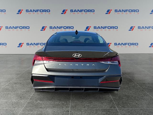 Used 2024 Hyundai Elantra SEL w/ Convenience Package image 4