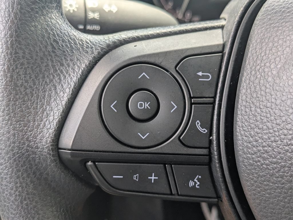 Used 2025 Toyota RAV4 XLE FWD image 11