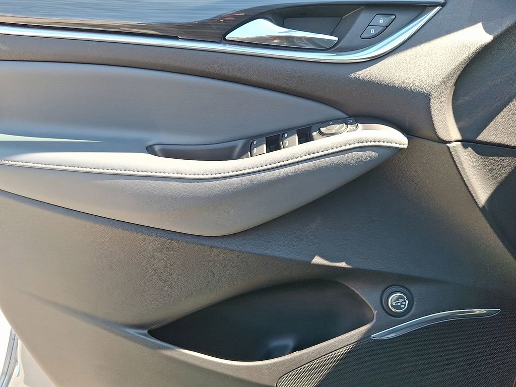 Used 2023 Buick Enclave Essence w/ Sport Touring Edition image 13