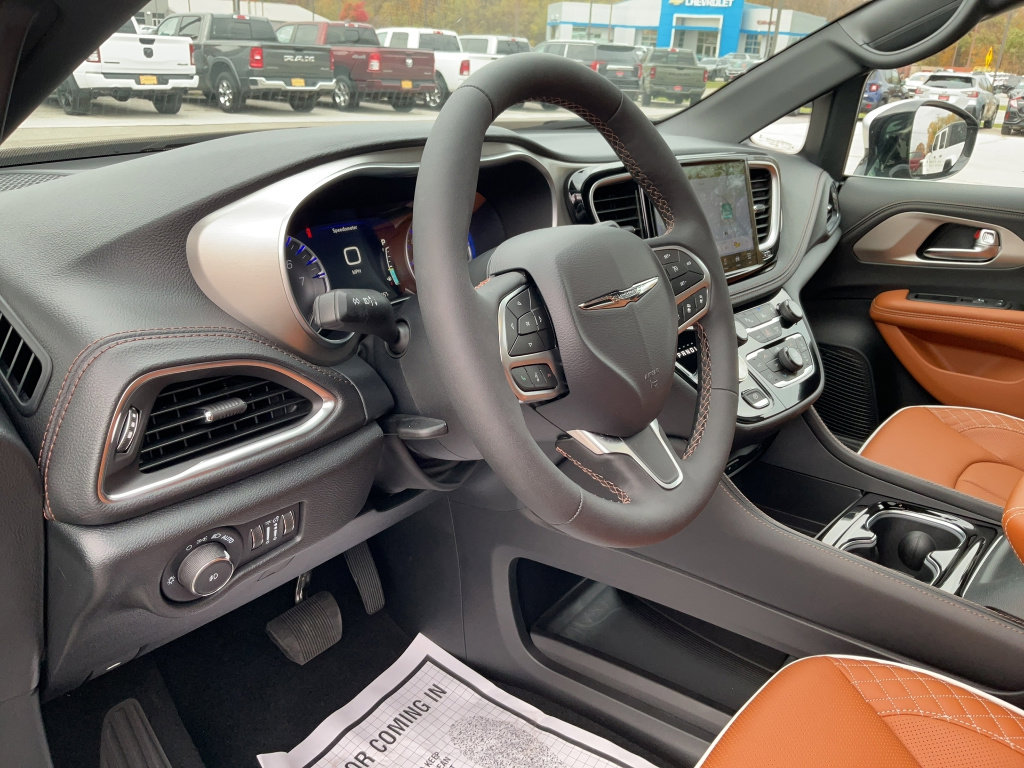 Used 2026 Chrysler Pacifica Pinnacle AWD/4WD image 10
