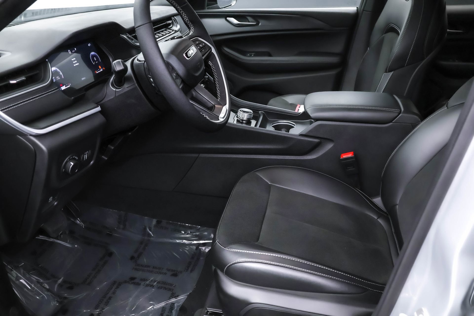 Used 2025 Jeep Grand Cherokee L Altitude image 5