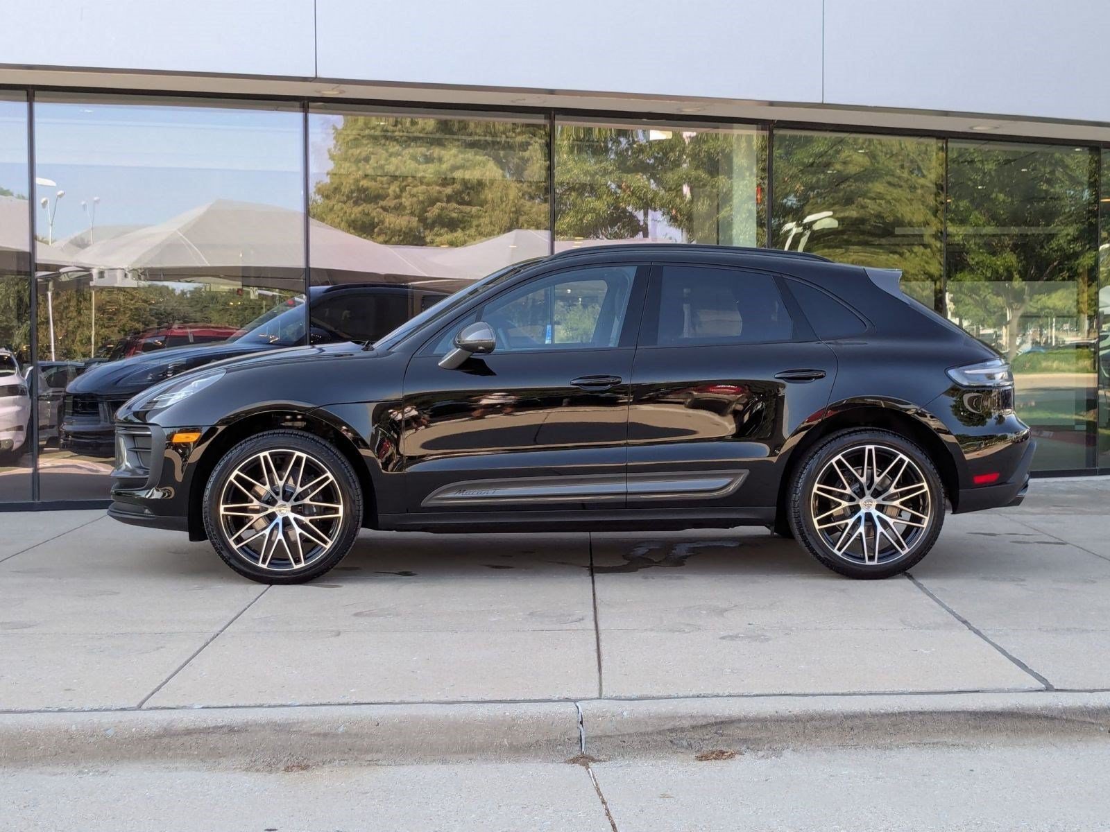 Certified 2026 Porsche Macan Turbo AWD/4WD image 2