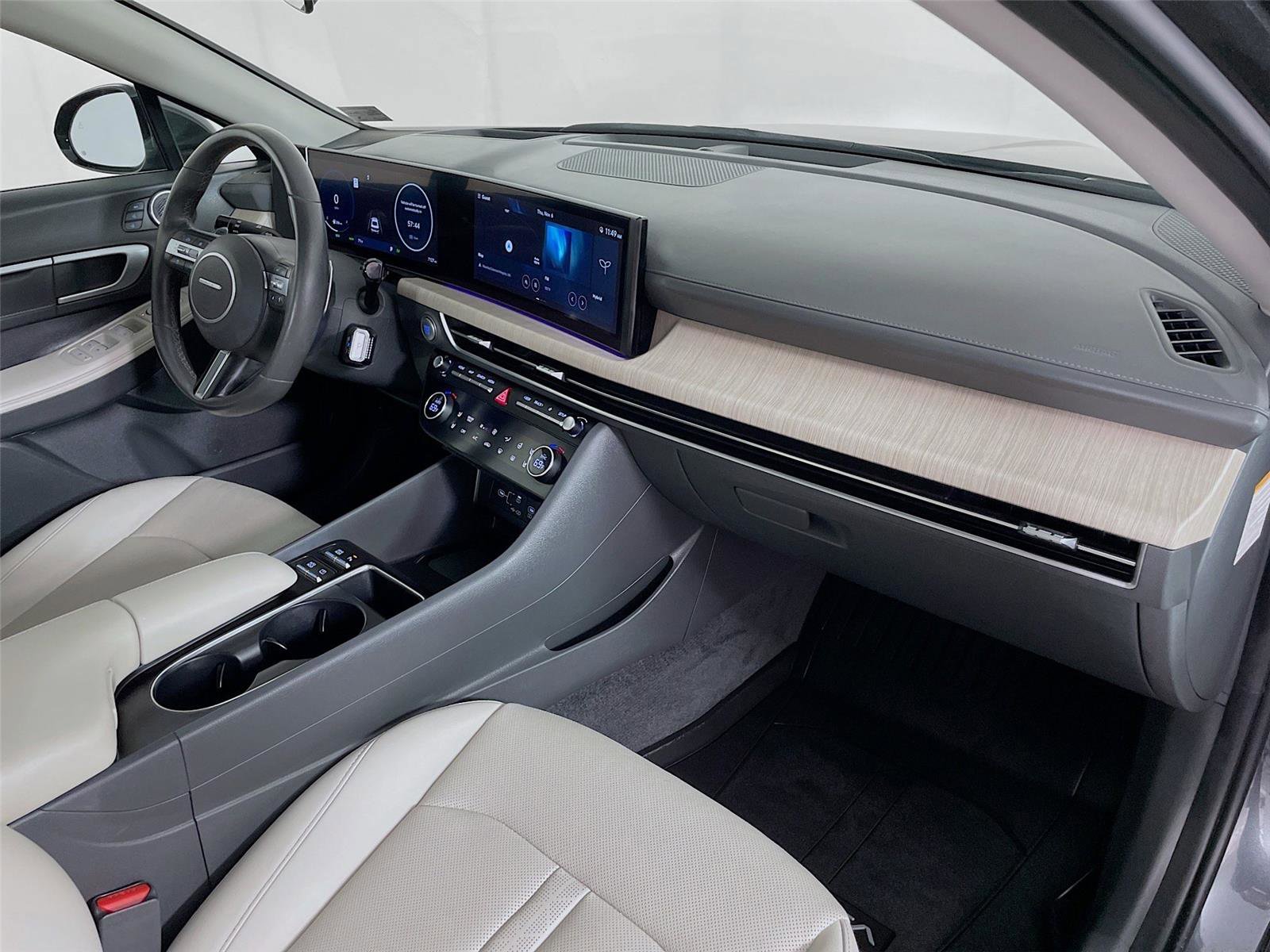 Used 2025 Hyundai Sonata Limited image 34