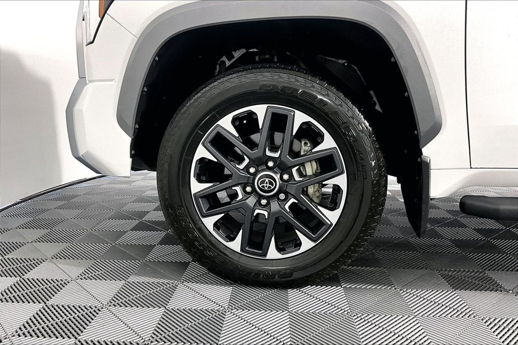 Used 2024 Toyota Tundra Limited w/ Power Package AWD/4WD image 8