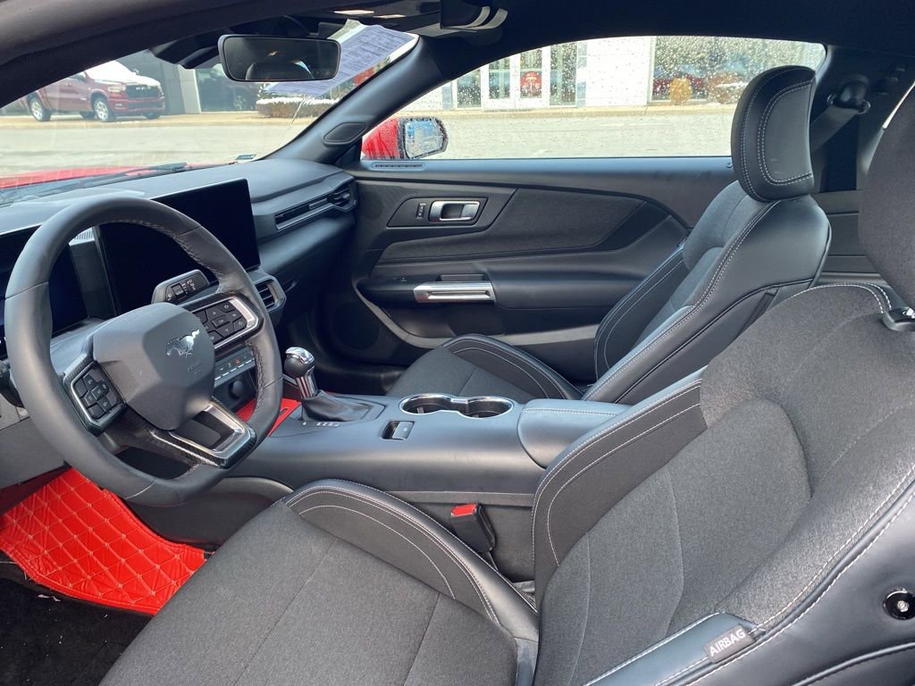 Used 2024 Ford Mustang EcoBoost image 7