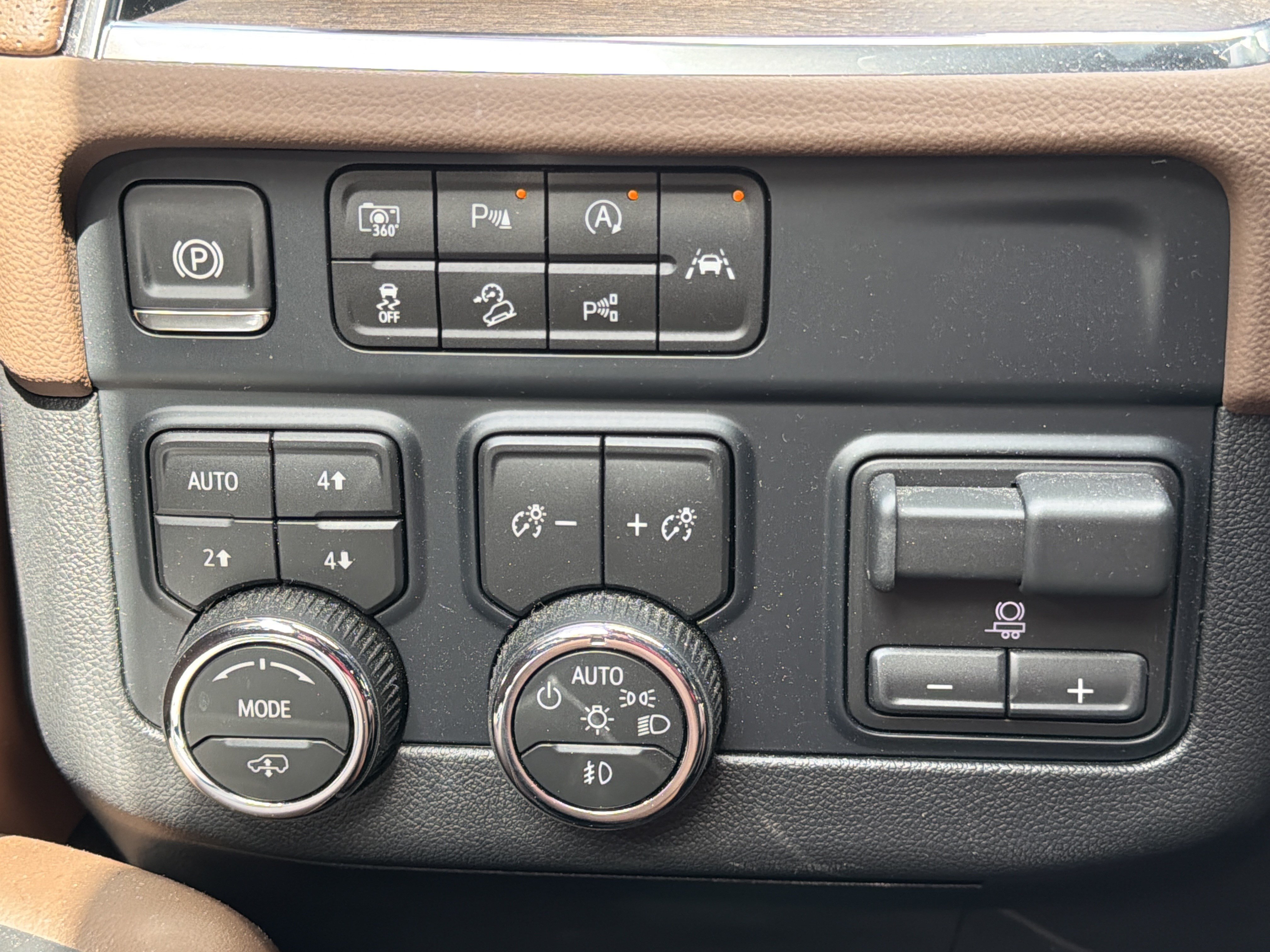 Used 2026 Chevrolet Suburban High Country AWD/4WD image 12