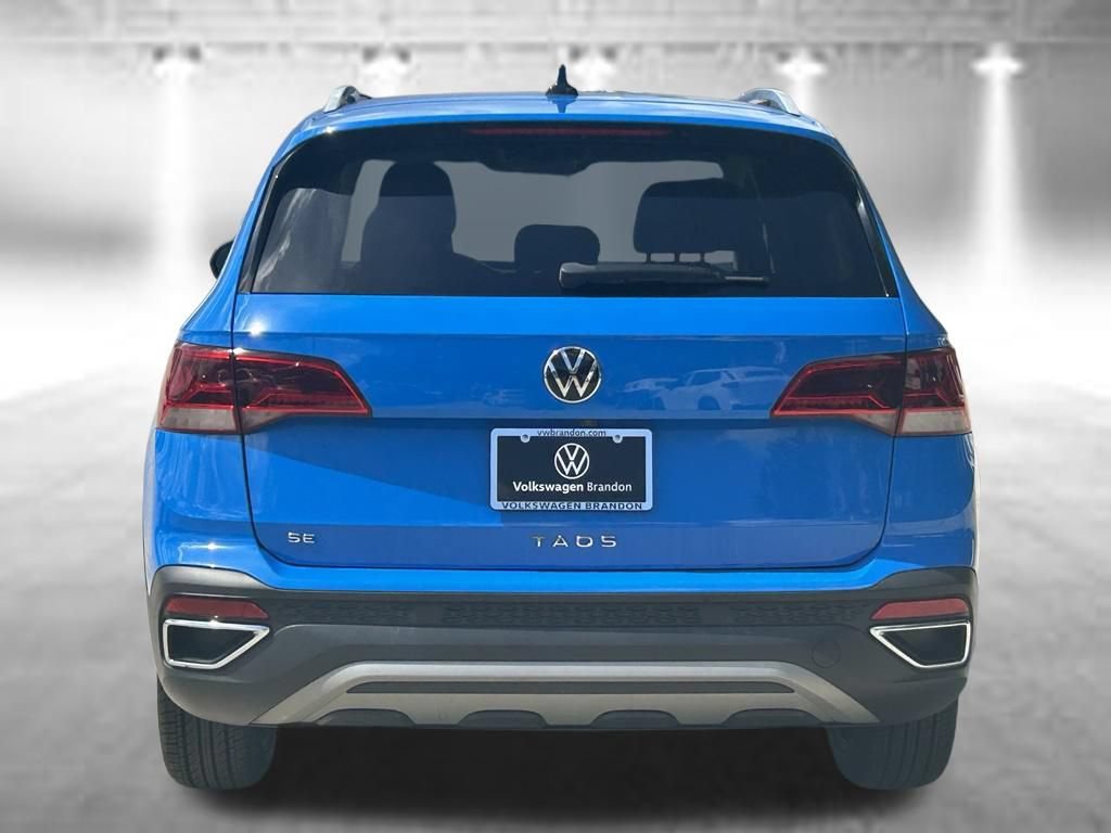 Certified 2022 Volkswagen Taos SE FWD image 4