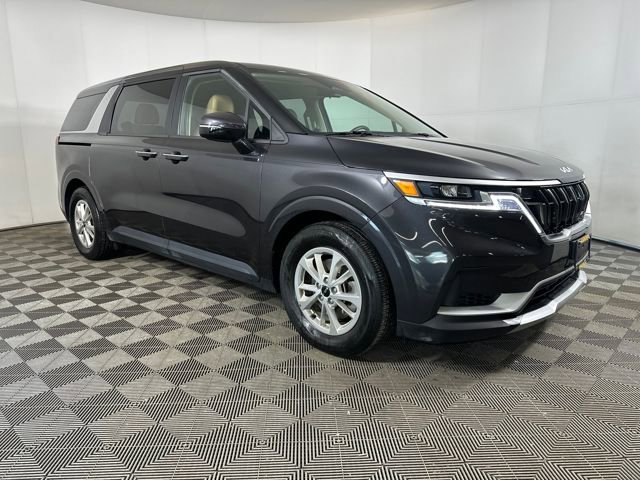 Used 2024 Kia Carnival LX image 2