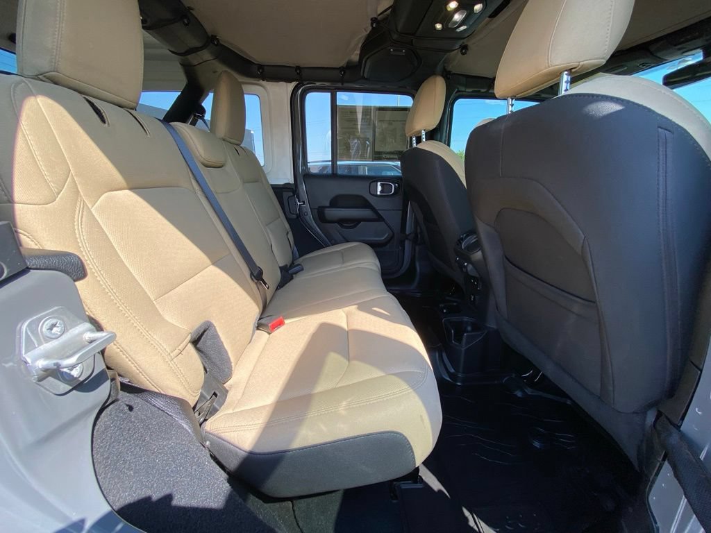 Used 2022 Jeep Wrangler Unlimited Sahara AWD/4WD image 22