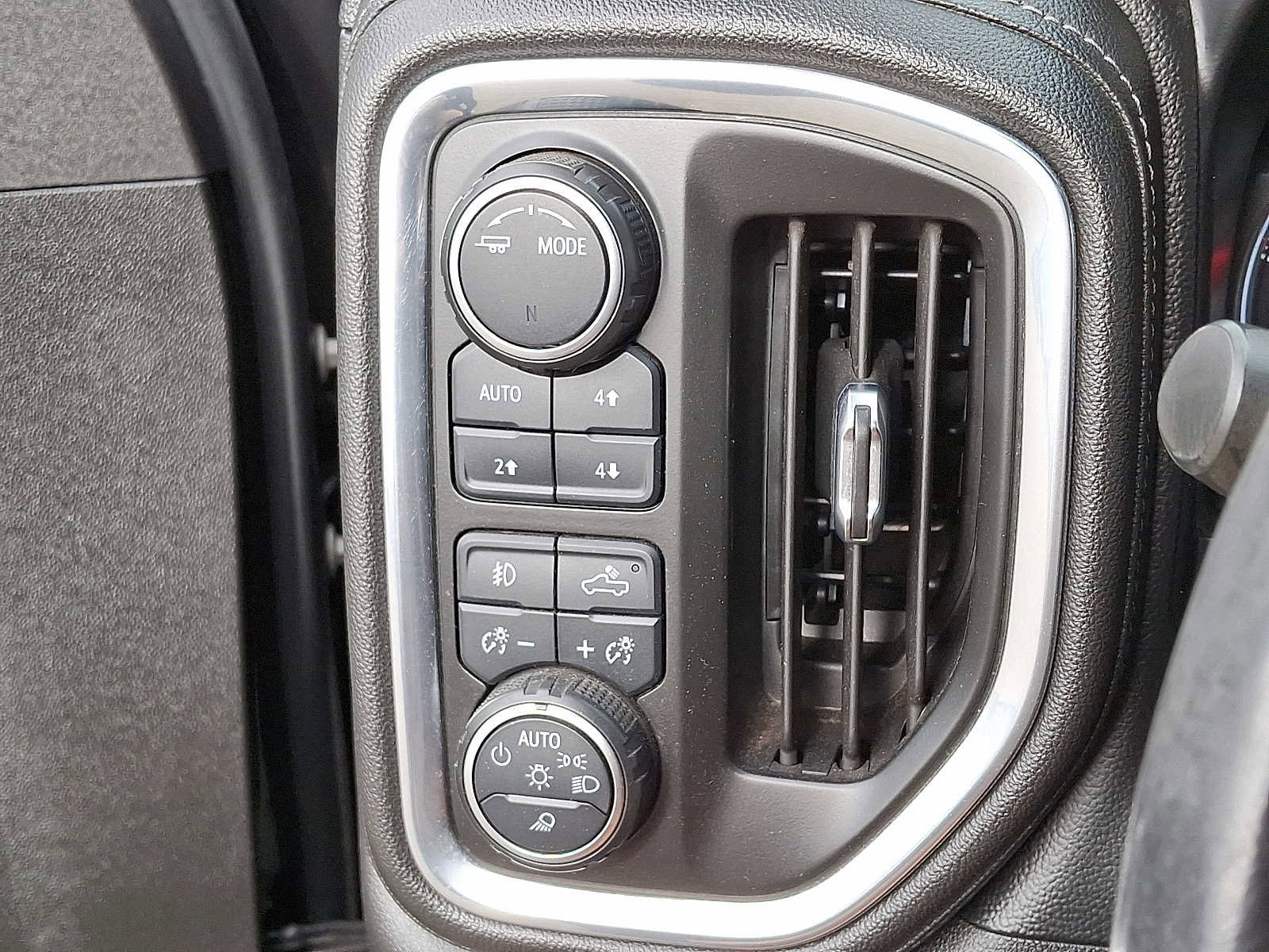 Used 2021 Chevrolet Silverado 1500 LT Trail Boss w/ Convenience Package II image 23