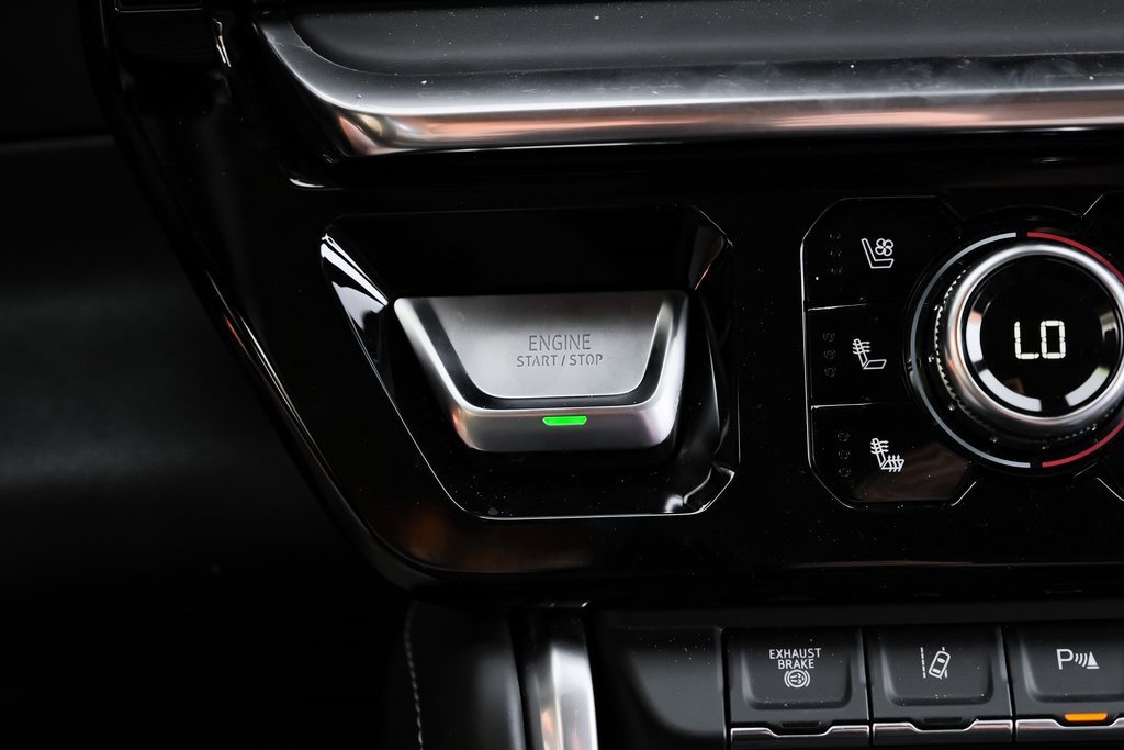 Used 2024 GMC Sierra 3500 Denali Ultimate image 24