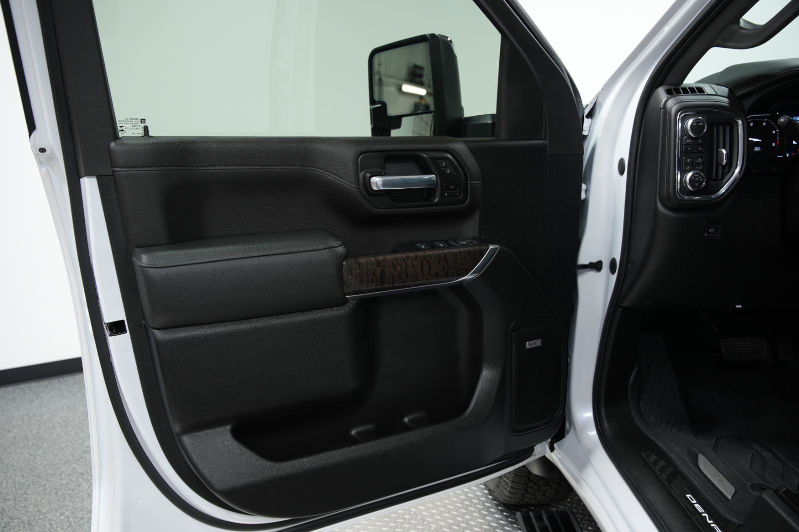 Used 2022 GMC Sierra 2500 Denali w/ Denali Ultimate Package image 22