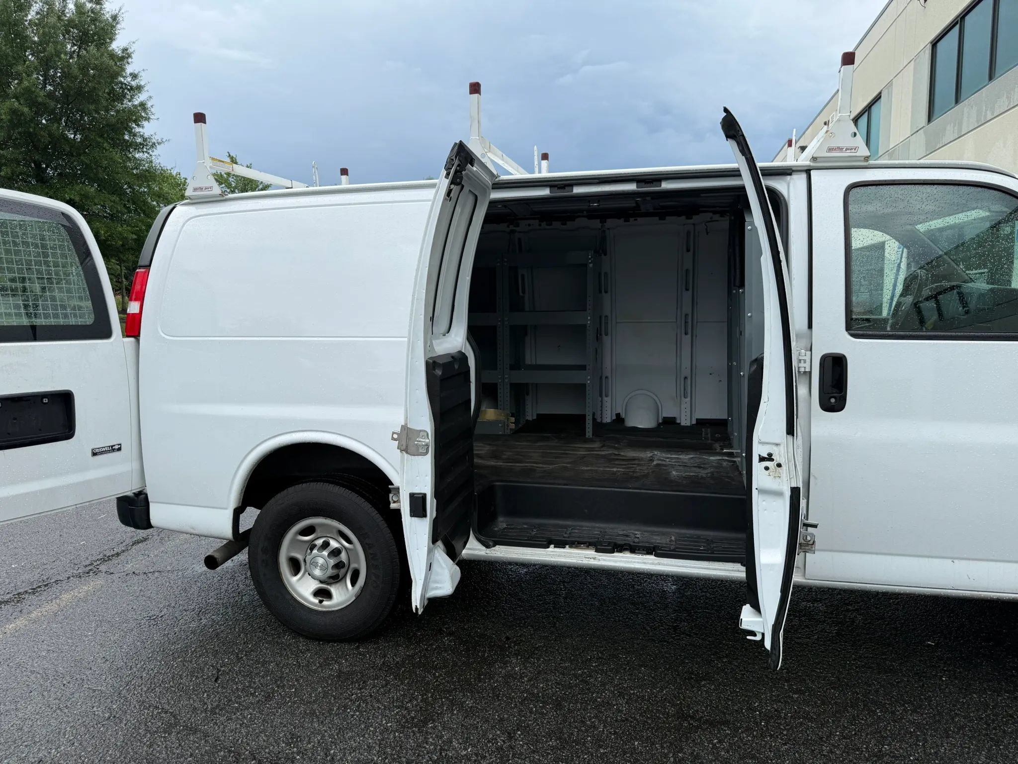 Used 2021 Chevrolet Express 2500 w/ Driver Convenience Package RWD image 19