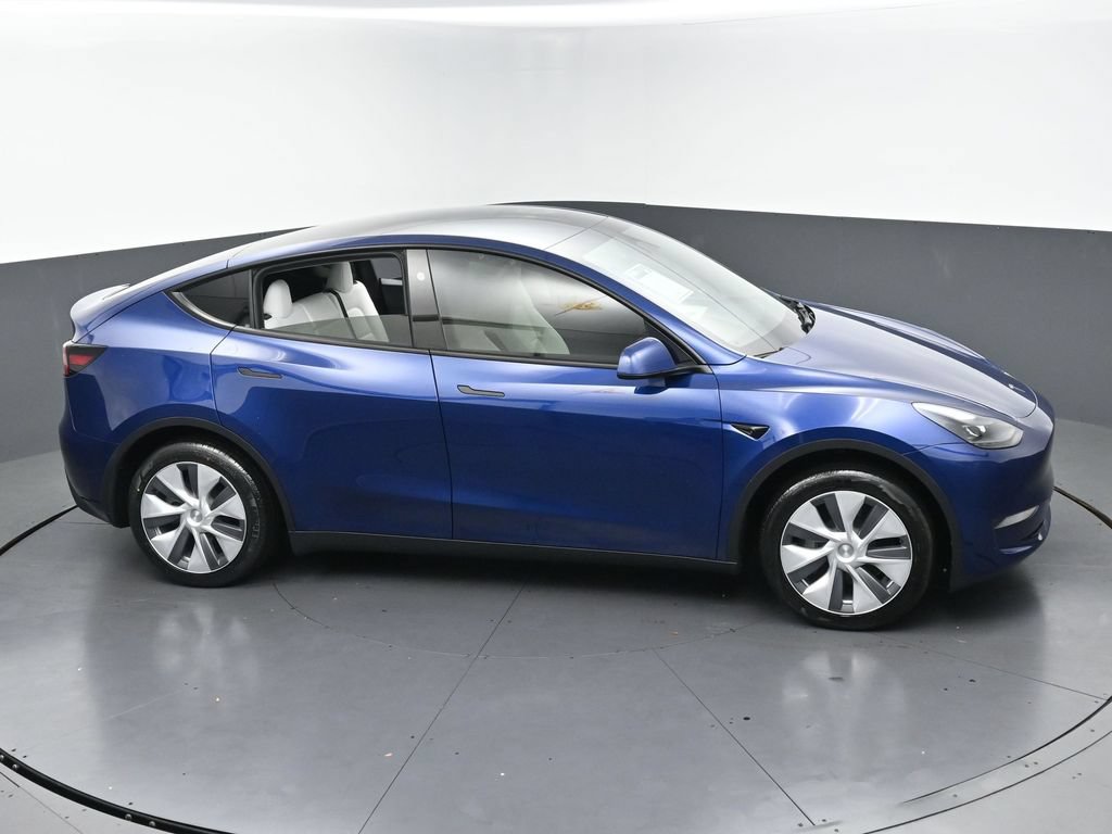 Used 2024 Tesla Model Y 2WD image 42