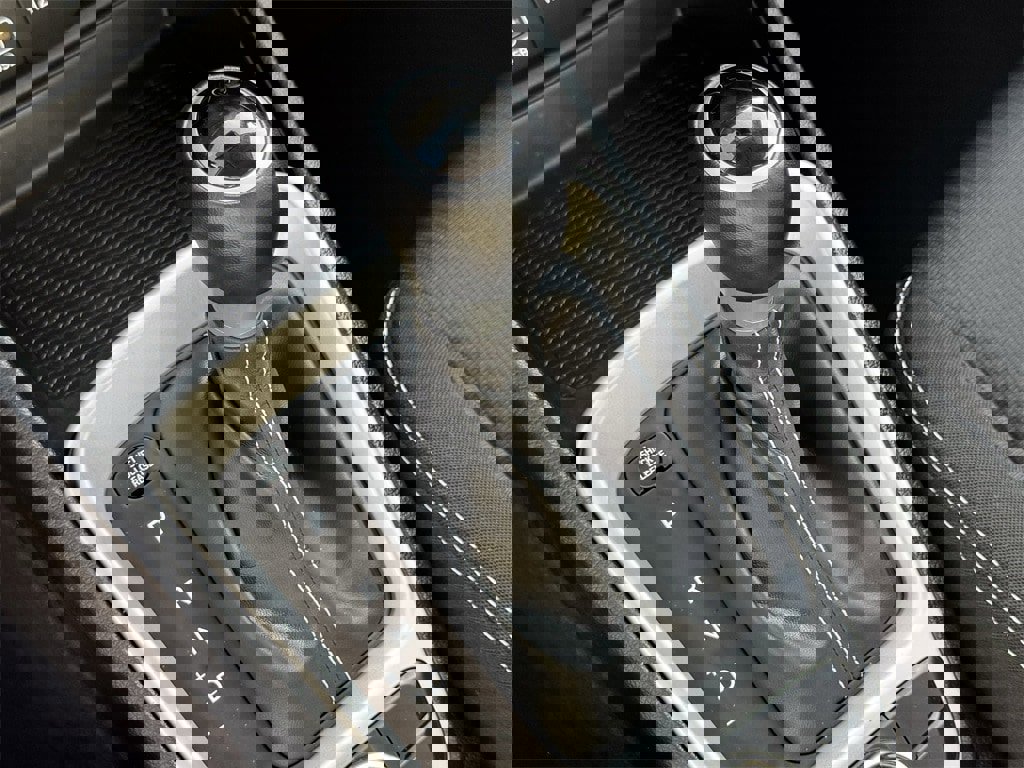 Used 2025 Hyundai Venue SEL image 20