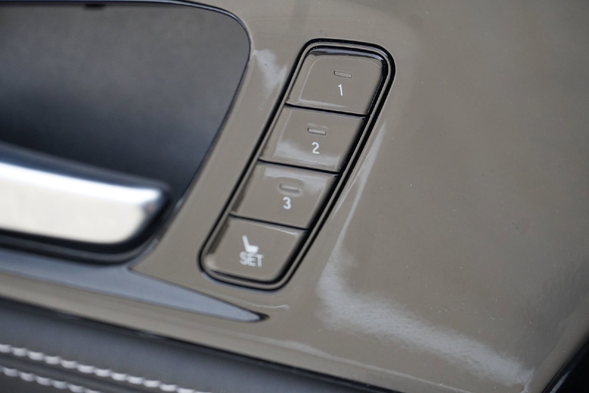 Used 2023 Acura MDX SH-AWD w/ Advance Package image 24