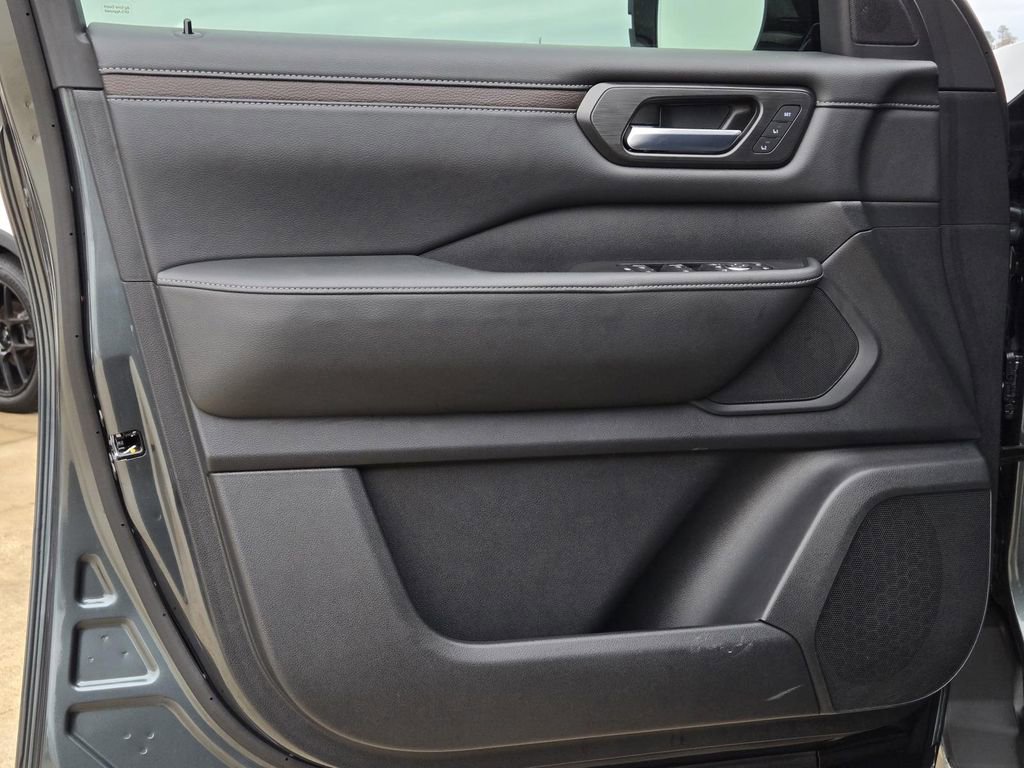 Used 2025 Nissan Armada SL w/ Captain's Chari Seat Package image 15