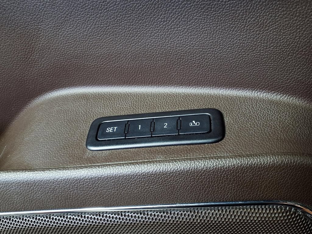 Used 2015 GMC Yukon XL Denali w/ Open Road Package AWD/4WD image 17