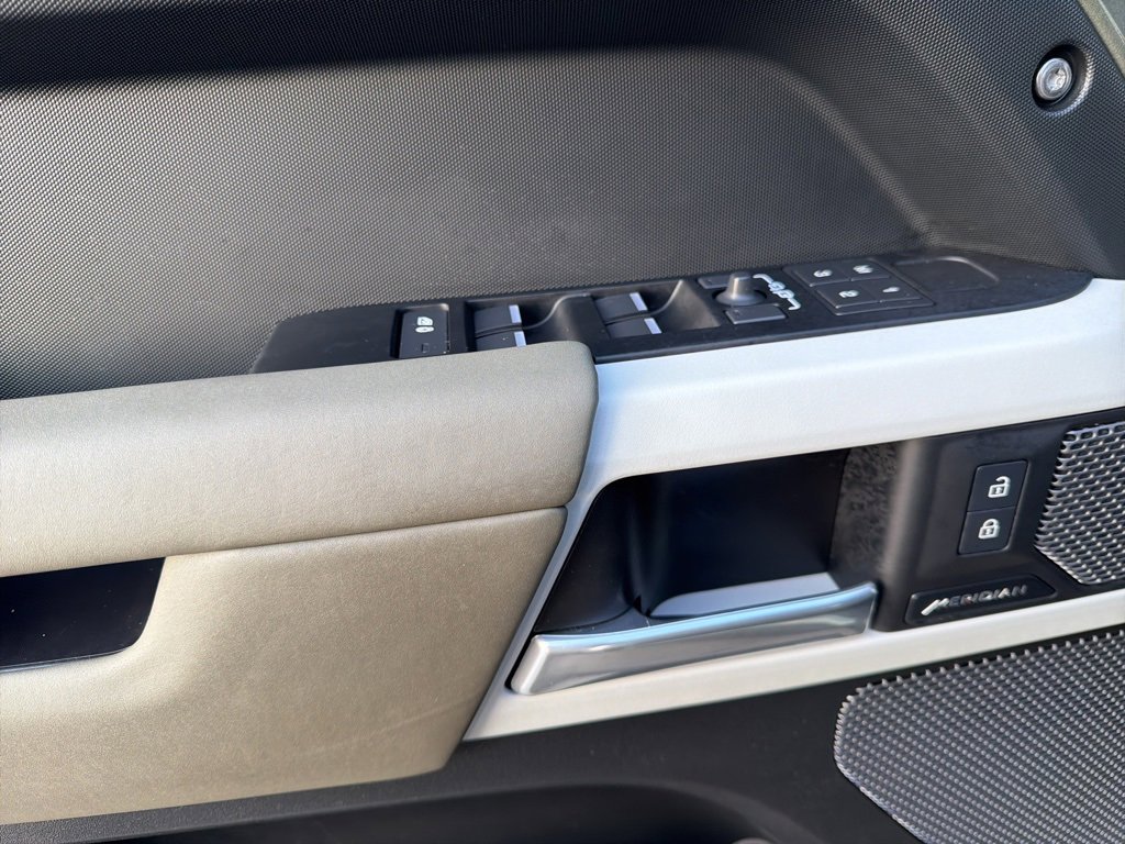 Used 2024 Land Rover Defender 110 S image 13