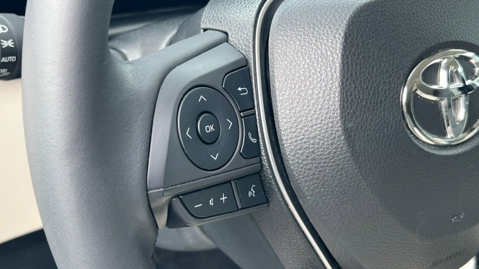 Used 2023 Toyota Corolla Cross XLE w/ Convenience Package image 17