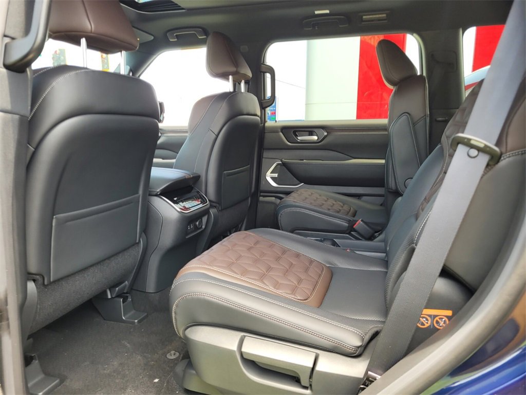 New 2025 Nissan Armada Platinum w/ Convenience Package image 3
