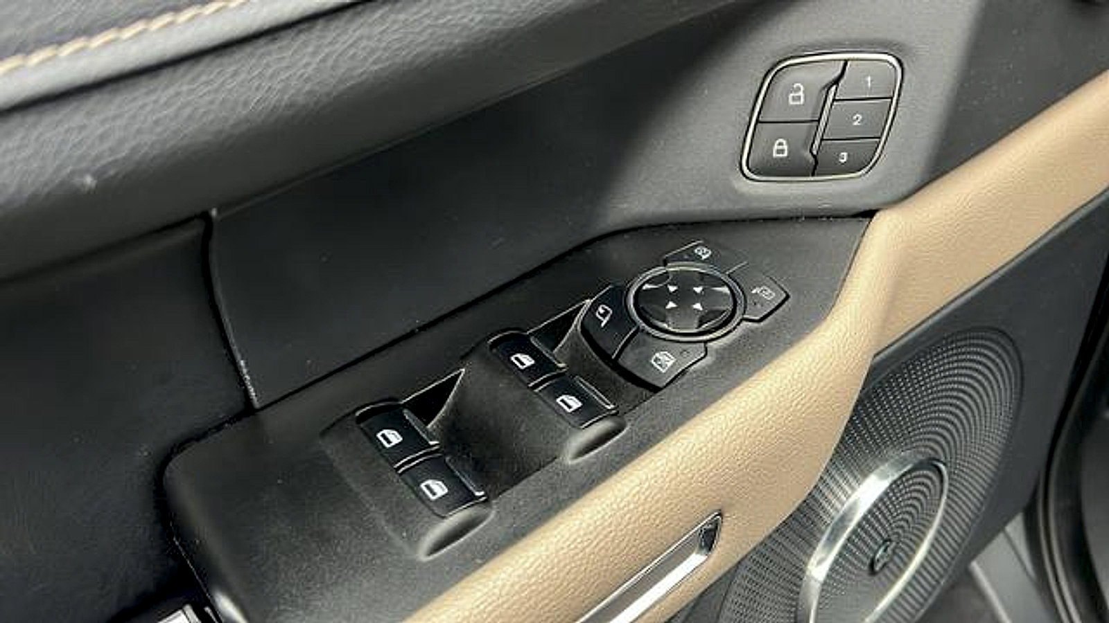 Used 2024 Ford Expedition Limited image 17