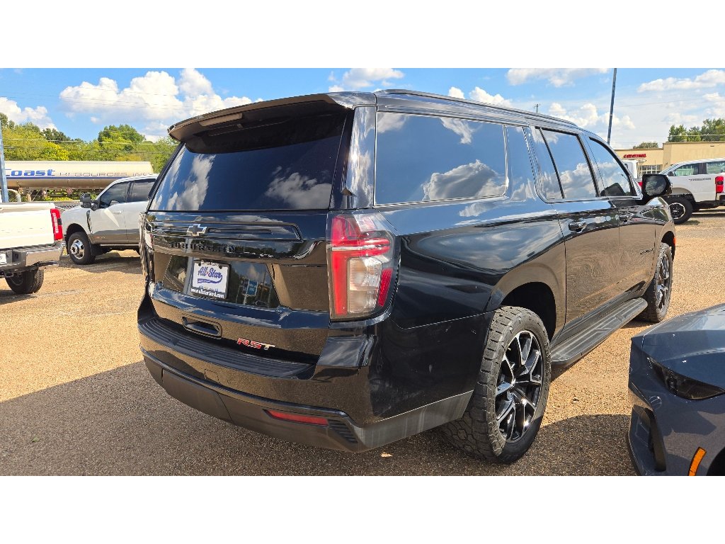 Used 2024 Chevrolet Suburban RST w/ Luxury Package AWD/4WD image 6