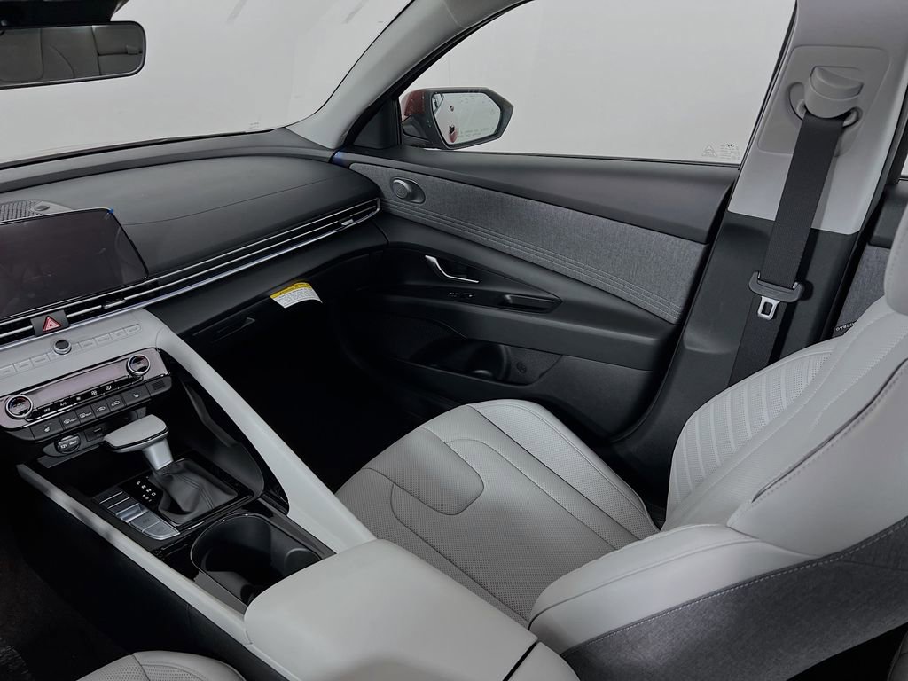 New 2025 Hyundai Elantra Limited image 23