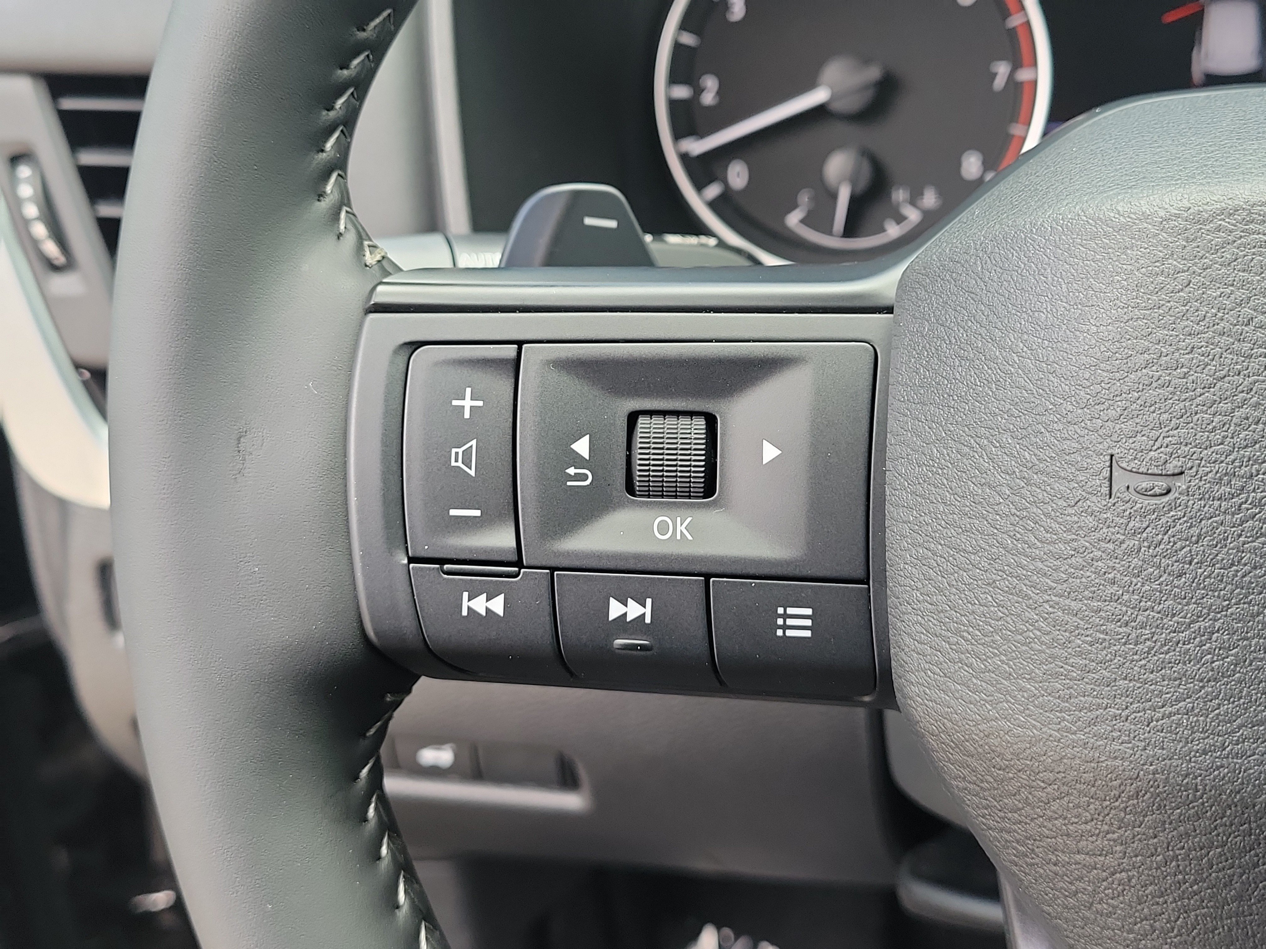 Certified 2026 Nissan Rogue SV w/ Cold Weather Package FWD image 23