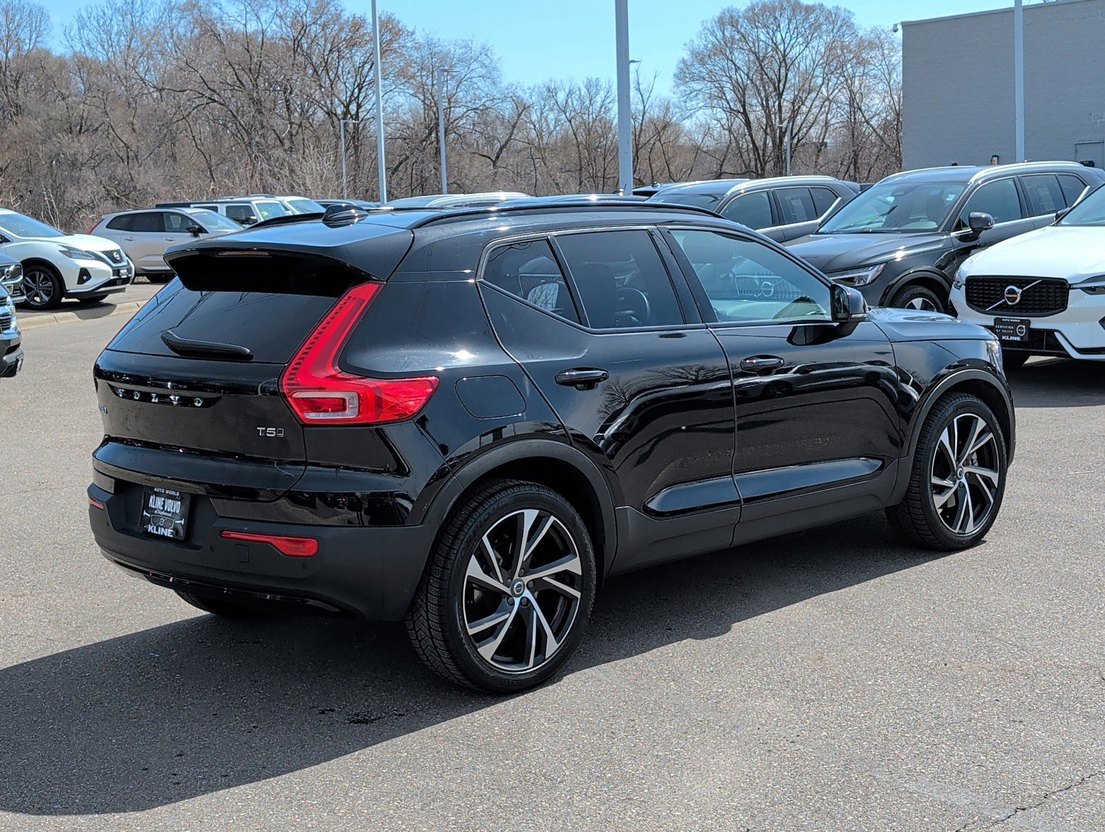 Used 2022 Volvo XC40 T5 R-Design image 7