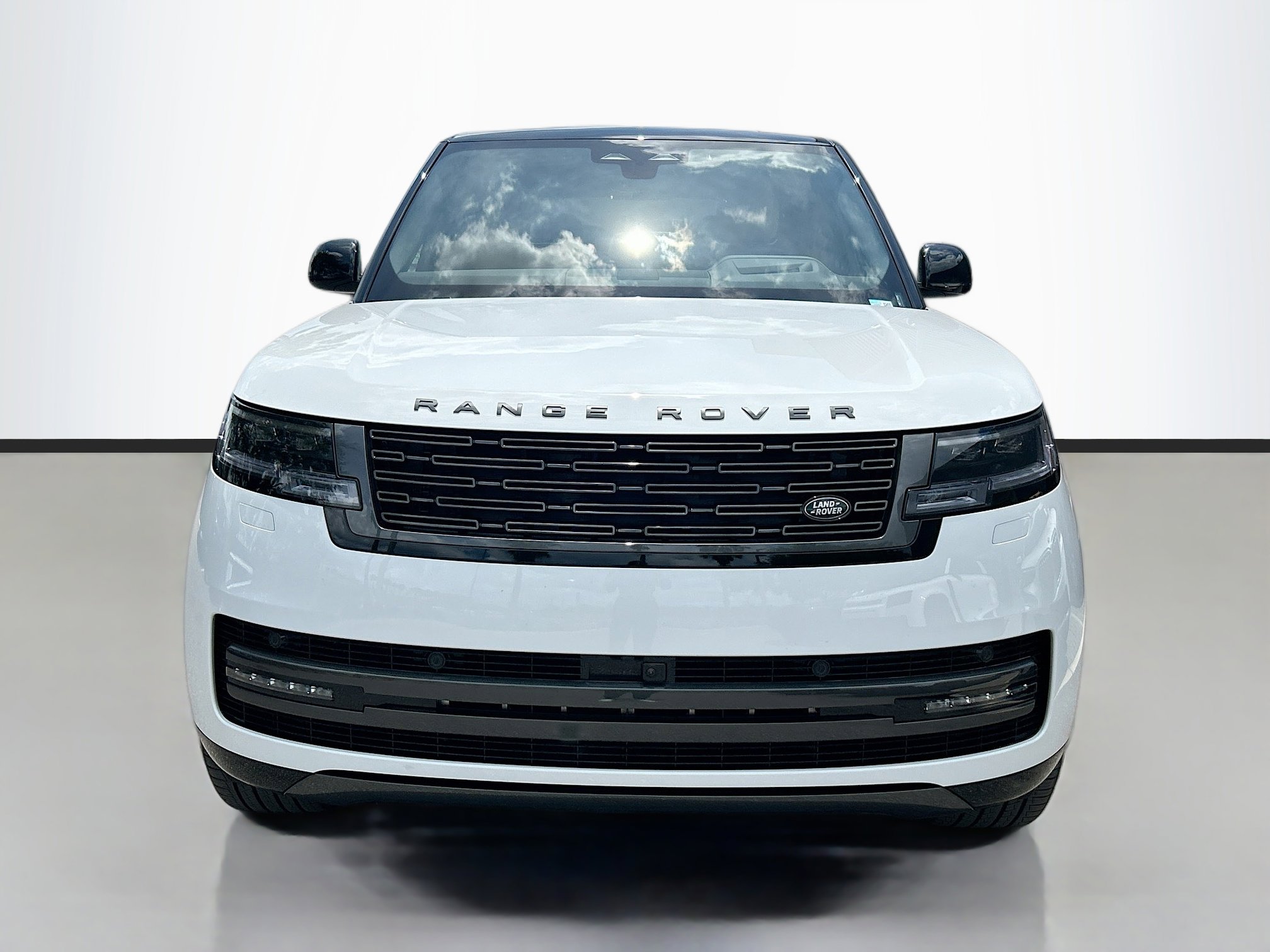New 2025 Land Rover Range Rover SE image 2