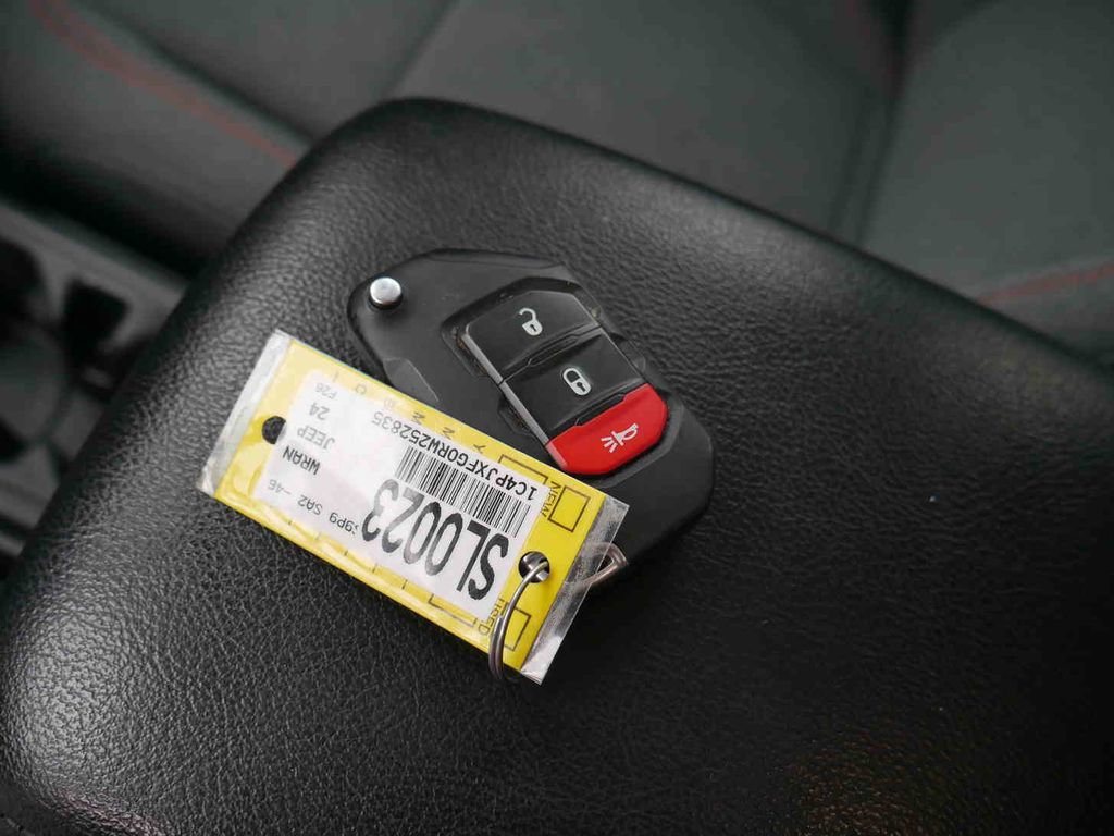 Used 2024 Jeep Wrangler Unlimited Rubicon AWD/4WD image 30