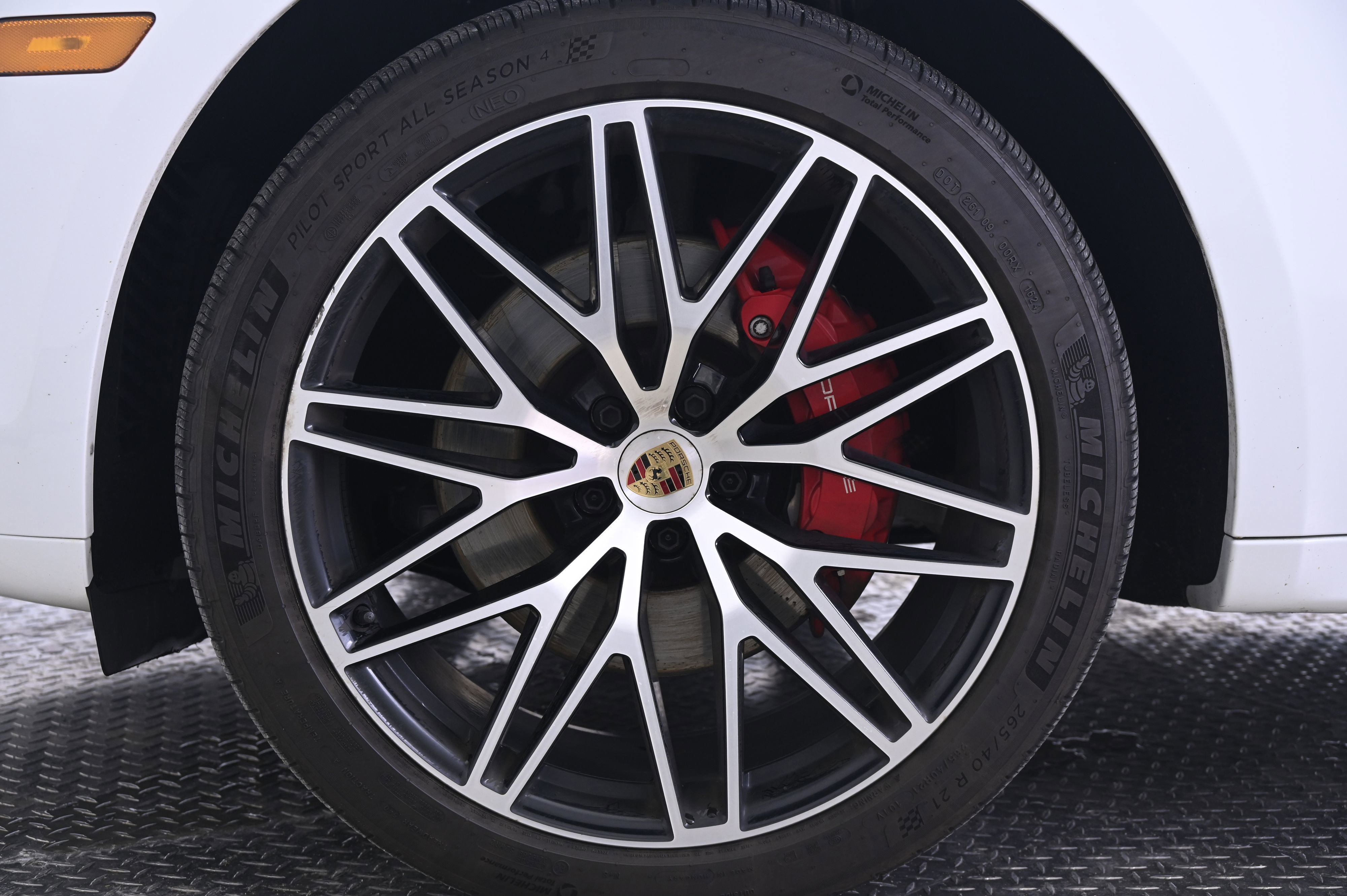Certified 2024 Porsche Macan S AWD/4WD image 11