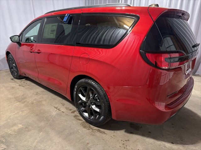 New 2026 Chrysler Pacifica Limited w/ S Appearance Package image 11