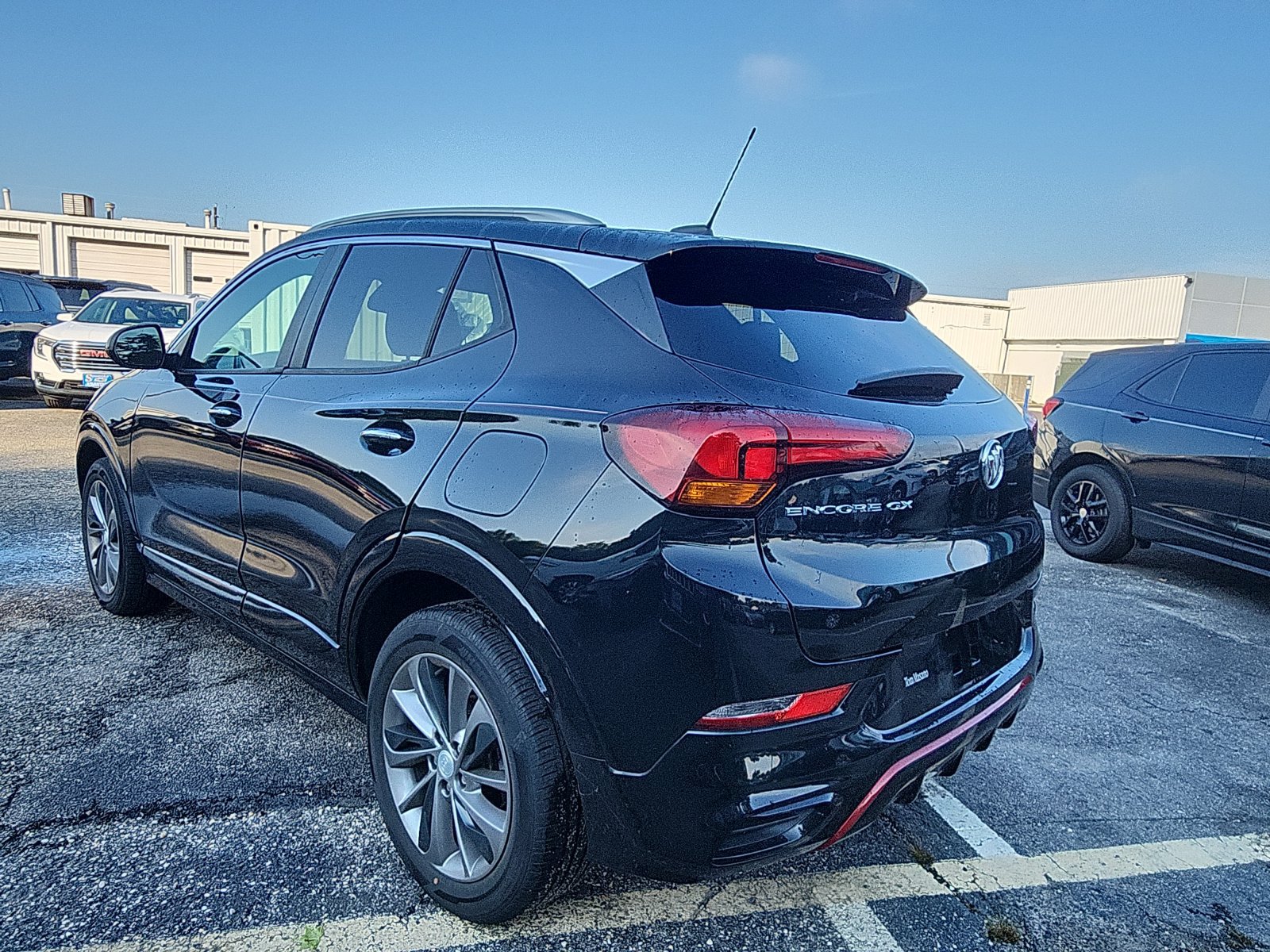 Used 2021 Buick Encore GX Select w/ Sport Touring Package FWD image 3