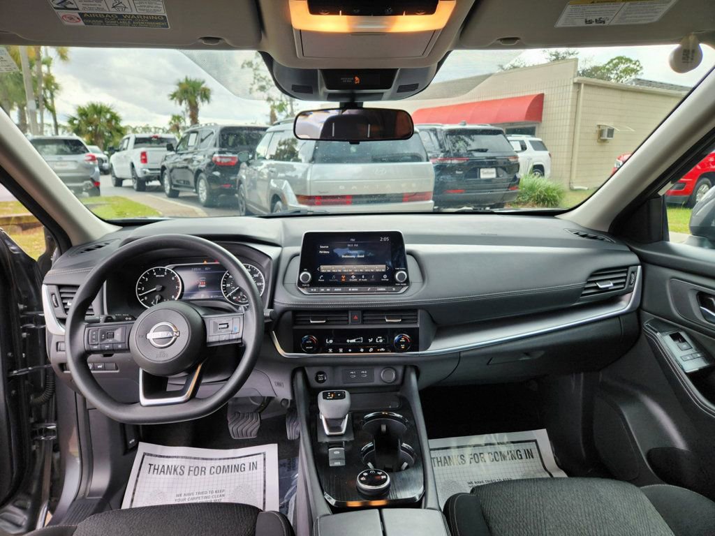 Used 2024 Nissan Rogue SV image 10