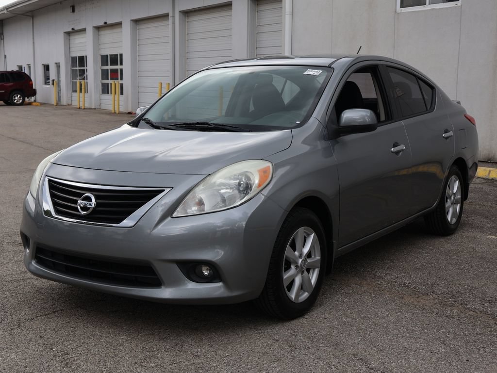 Used 2014 Nissan Versa SV w/ Convenience Package FWD image 3