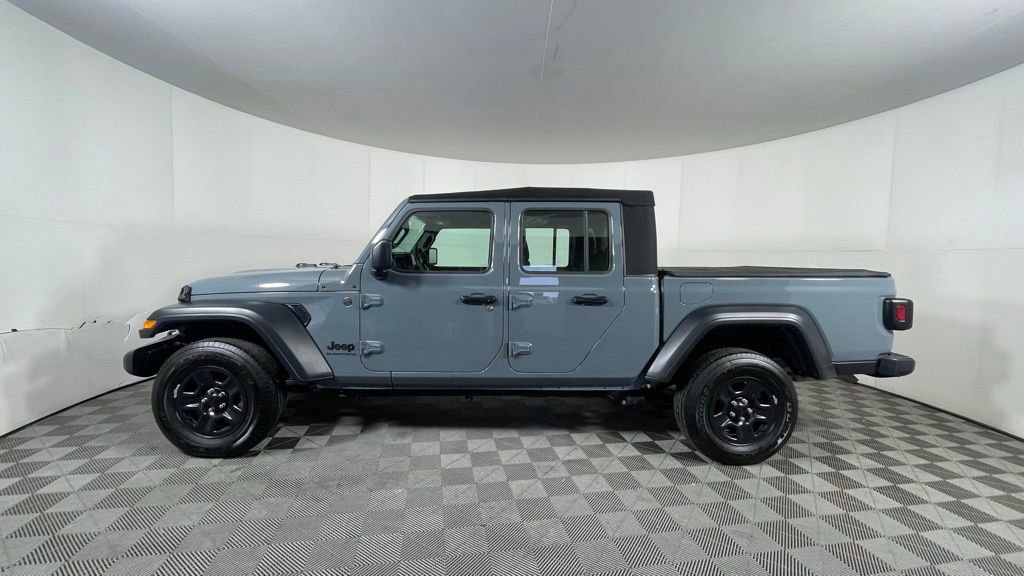 Certified 2024 Jeep Gladiator Sport AWD/4WD image 2
