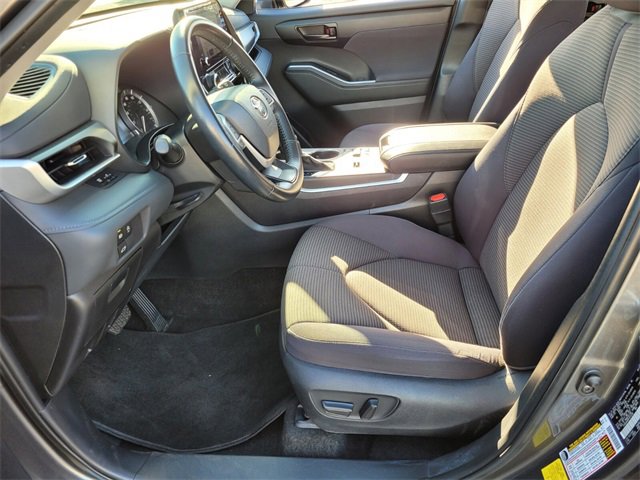 Used 2023 Toyota Highlander LE image 11