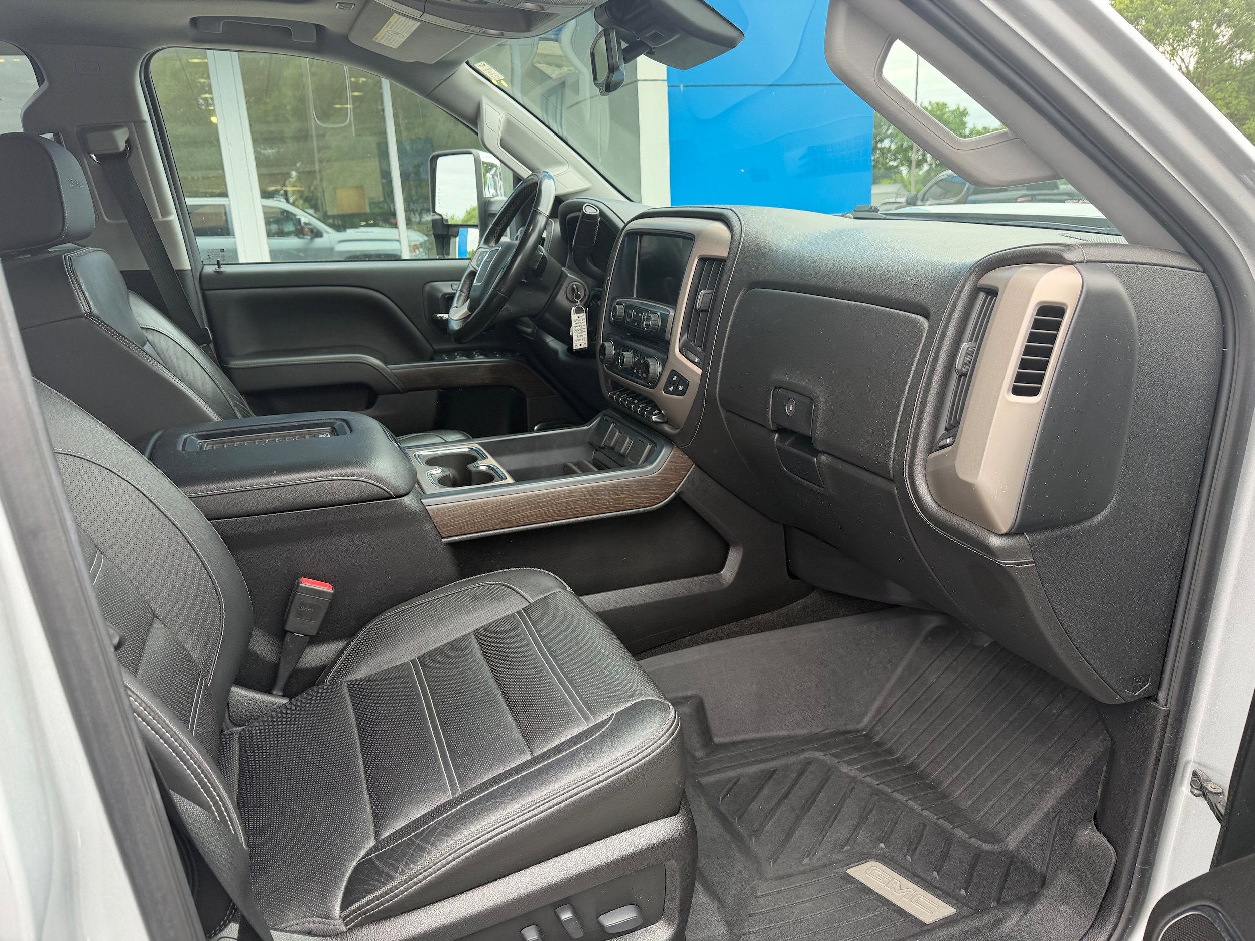 Used 2019 GMC Sierra 2500 Denali w/ Duramax Plus Package AWD/4WD image 6