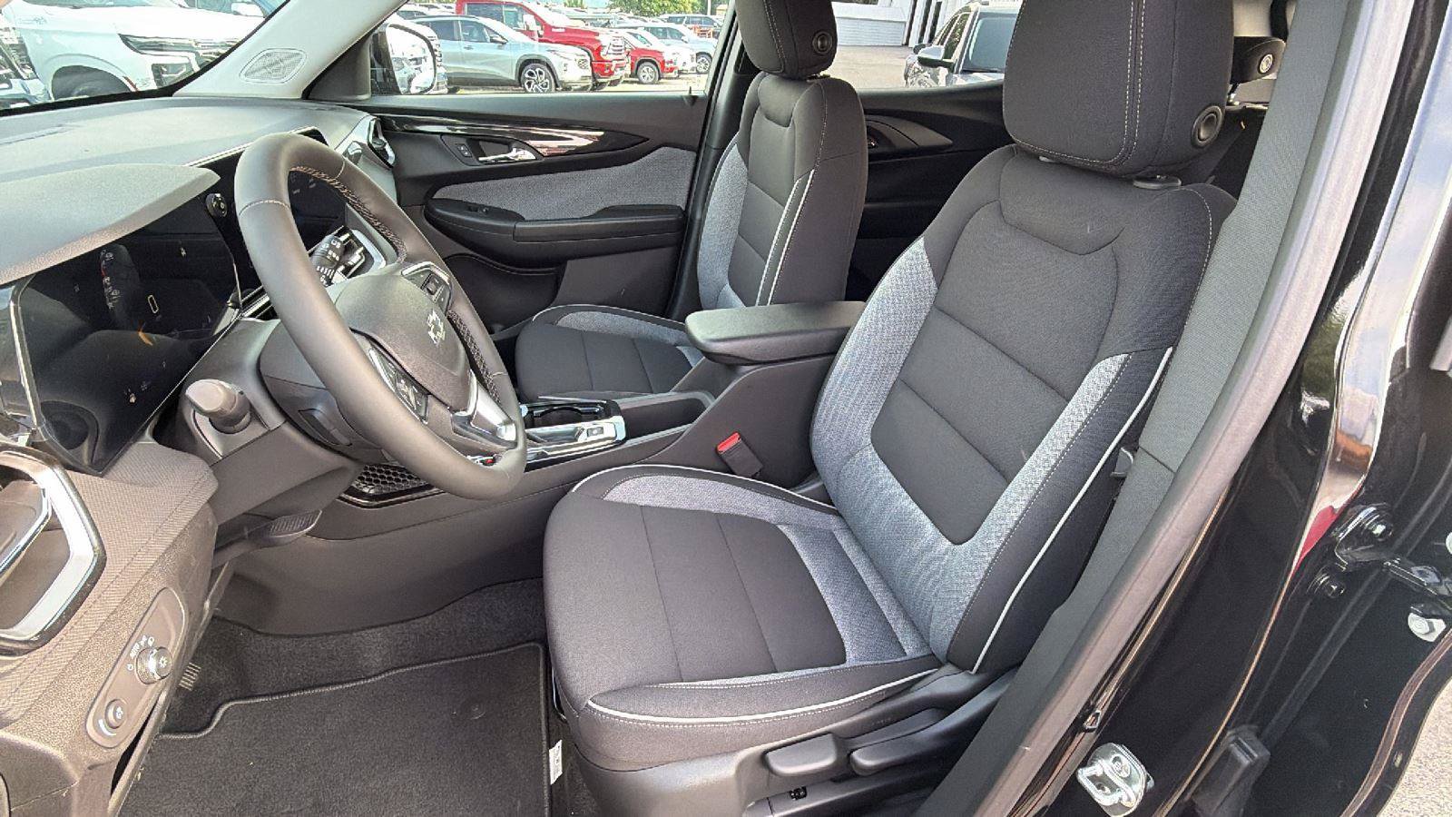 New 2026 Chevrolet TrailBlazer LT w/ Midnight Edition FWD image 4