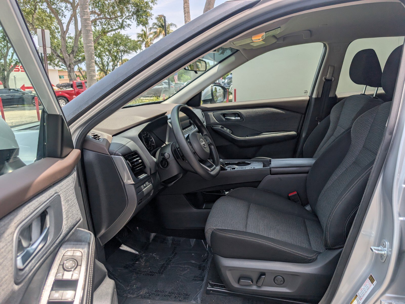 Used 2022 Nissan Rogue SV FWD image 8