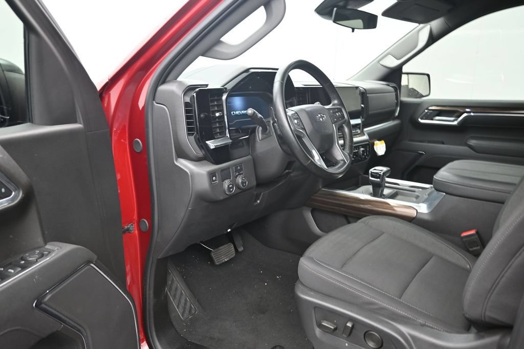Used 2025 Chevrolet Silverado 1500 RST RWD image 10