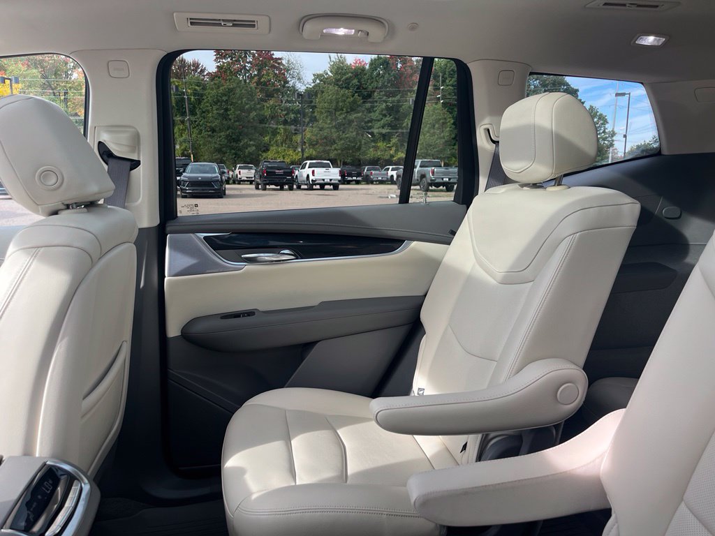 Used 2025 Cadillac XT6 Premium Luxury w/ LPO, Floor Liner Package AWD/4WD image 19