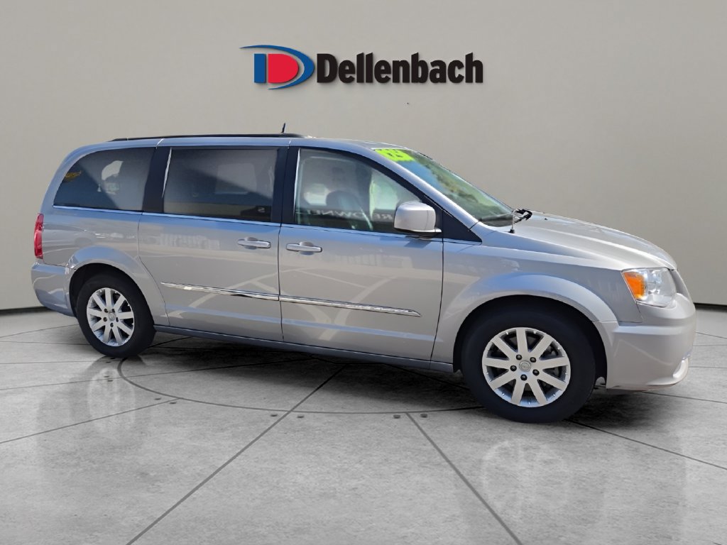 Used 2015 Chrysler Town & Country Touring FWD image 6
